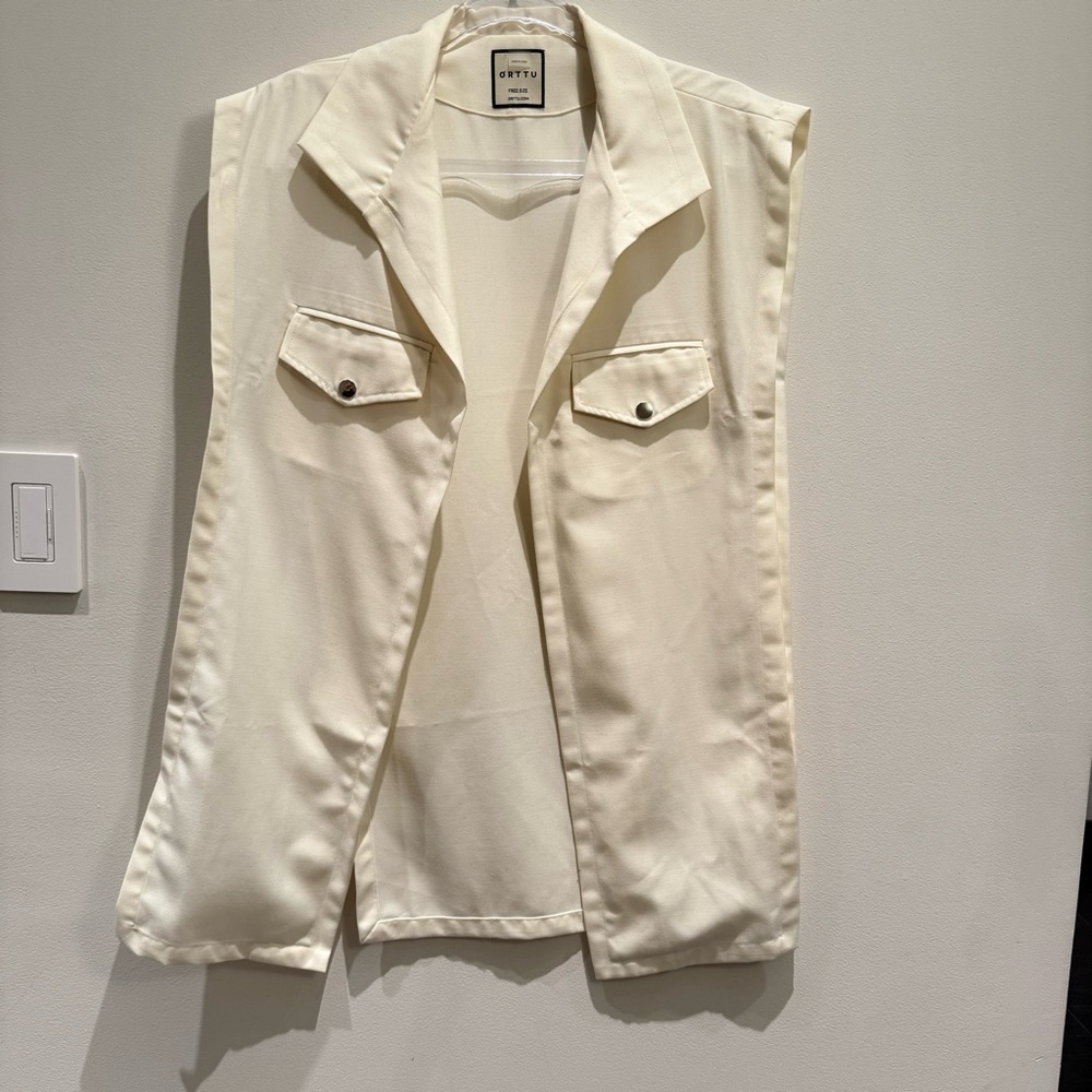 ORTTU Cream Sleeveless Collar Vest Smock Open Sides One Size Men